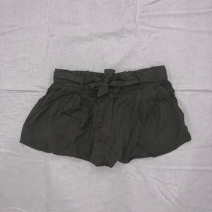NWOT Aritzia (Talula) Lightweight Flowy Shorts